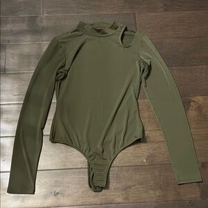 Guess women’s olive Green keyhole body suit size medium